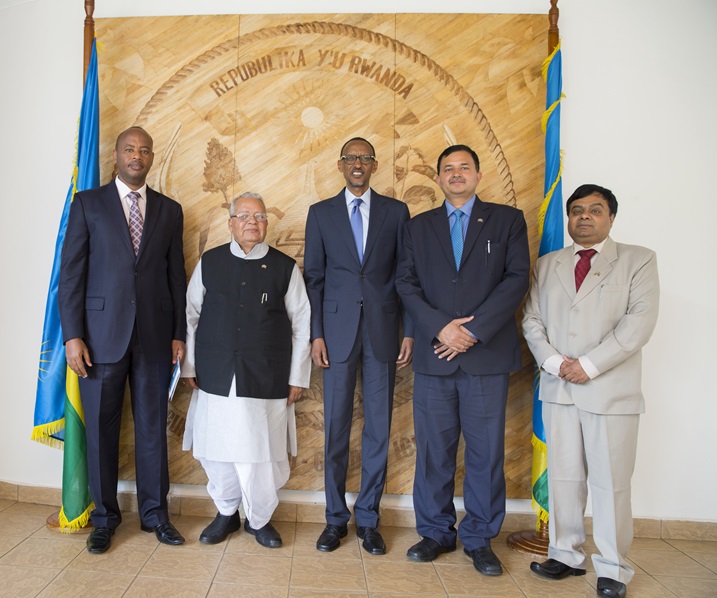 Ministiri ushinzwe ibigo biciriritse mu gihugu cy'Ubuhinde, Kalraj Mshra, yari yagenderey u Rwanda mu rwego rwo gutangiza ikigo gishinzwe guhugura urubyiruko mu myuga rutari rusobanukiwe.