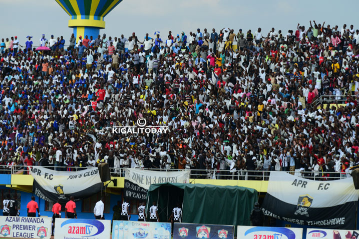 Stade yo iba yakubise yuzuye, aho ni igice cyari kiganjemo abafana ba APR