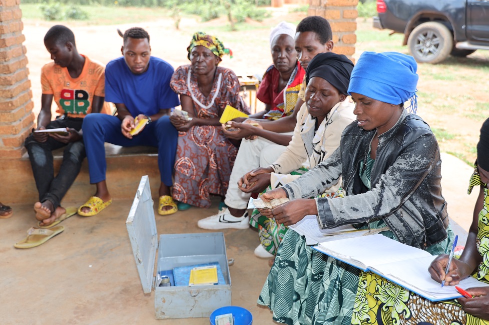 Buri muntu uri mu kimina aba afite agatabo k'ubwizigame bwe