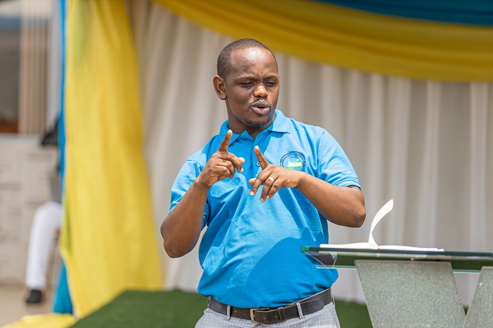 Niyoyita Eric uyobora umuryango RNUD, aasaba ko ururimi rw'amarenga rwakongerwa mu ndimi zemewe n'Itegeko Nshinga ry'u Rwanda