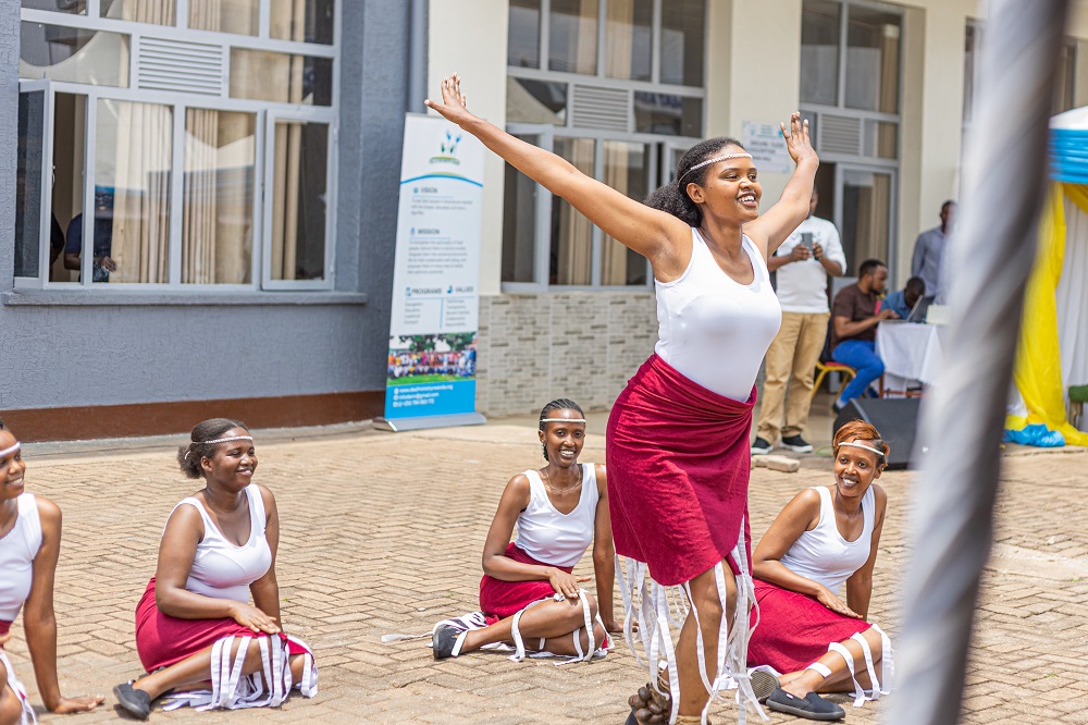 Mu mbyino gakondo, abafite ubumuga bwo kutumva no kutavuga bagaragaje ko na bo bashobora kwidagadura no gushimisha ababareba