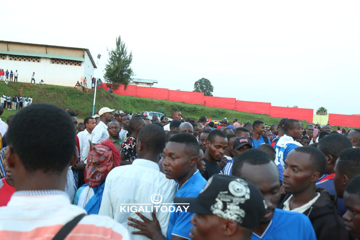 Gusohoka mu kibuga bajya mu rwambariro ntibyari byoroshye