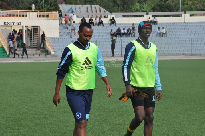 Hegman Ngomirakiza na Nzarora Marcel babanje ku ntebe y'abasimbura