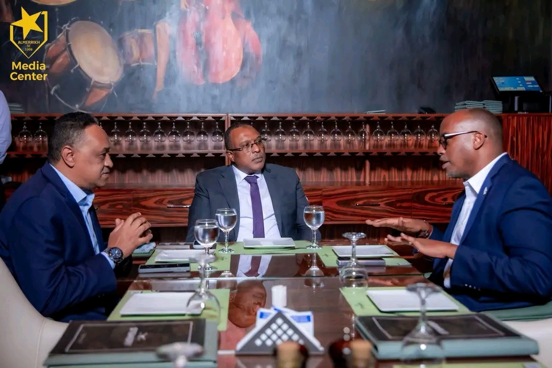 Muri iki cyumweru, Perezida wa FERWAFA Shema Ngoga Fabrice ubwo yari i Cairo mu Misiri yahuye n'uruhande rwa Al-Merrikh