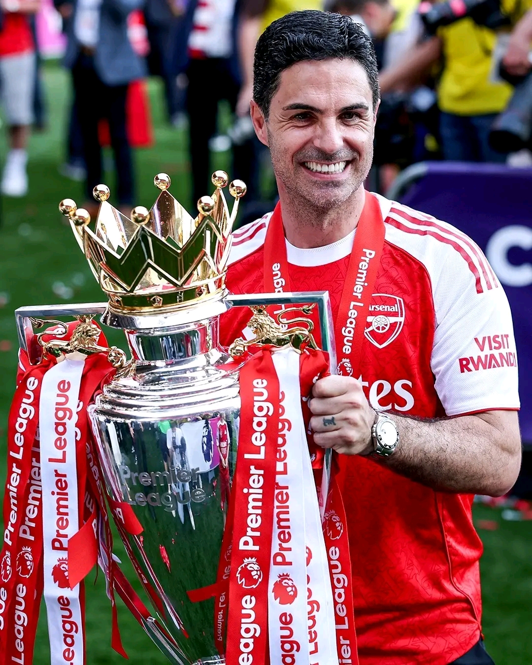 Umutoza Mikel Arteta ateruye igikombe 