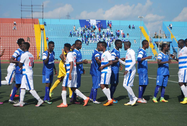 Abakinnyi basuhuzanya mbere y'umukino