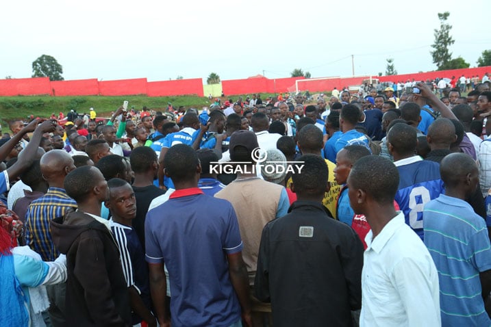 Abafana bari benshi cyane ku Mumena