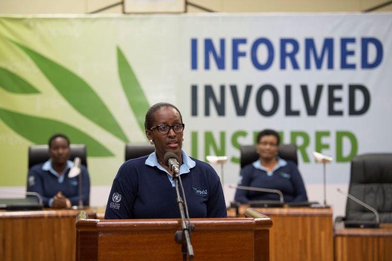 Madame Jeannette Kagame yaje kureba abadepite b'umunsi umwe, bafashwa na Imbouto Foundation.