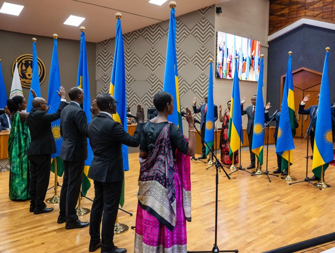 Ubwo abayobozi bashya barahiraga