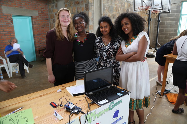 Abakobwa bose bahuriye muri aya mahugurwa bishimiye ubumenyi bahakuye.