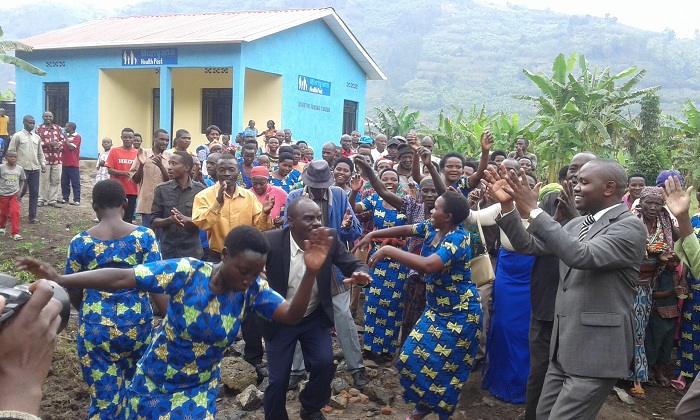 Abaturage bishimiye ivuriro biyubakiye