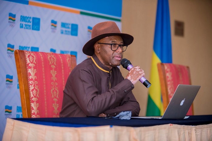 Ambasaderi Munyabagisha Valens avuga ko umwuka mubi uri mu bo ayobora utatuma yongera kwiyamamaza