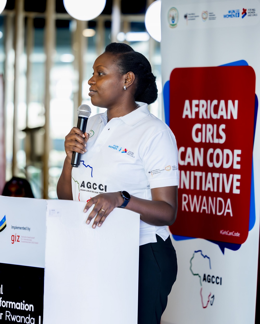 Umunyamabanga wa Leta muri Minisiteri y'Uburezi, Irere Claudette, avuga ko ubumenyi nk'ubu bazarushaho kubugeza ku bakobwa benshi kuko umubare wabo mu ikoranabuhanga na siyansi ukiri muto