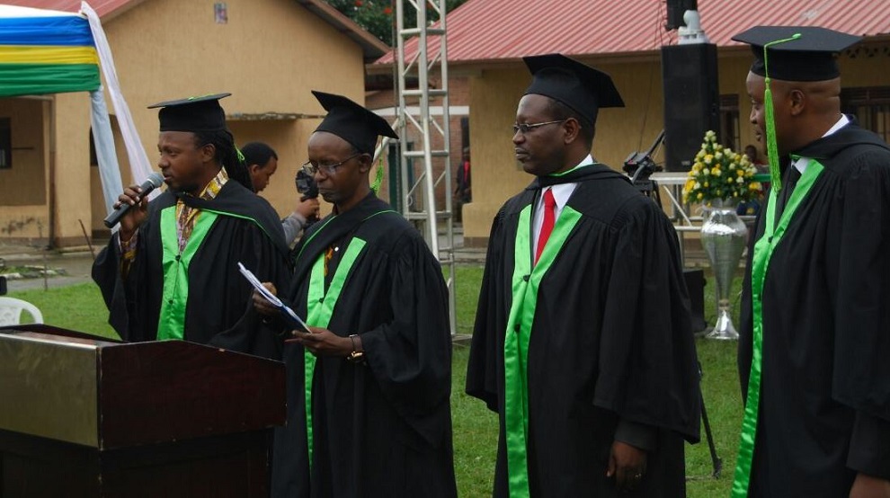 Abarimu babigishije bari baje kubashyigikira muri ibi birori