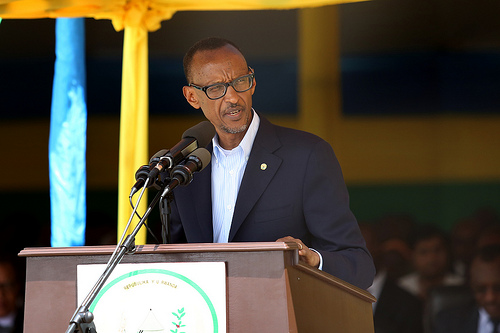 Perezida Kagame yatangaje ko yubaha abaturage akanabakorera kuko aribo bamuhemba.