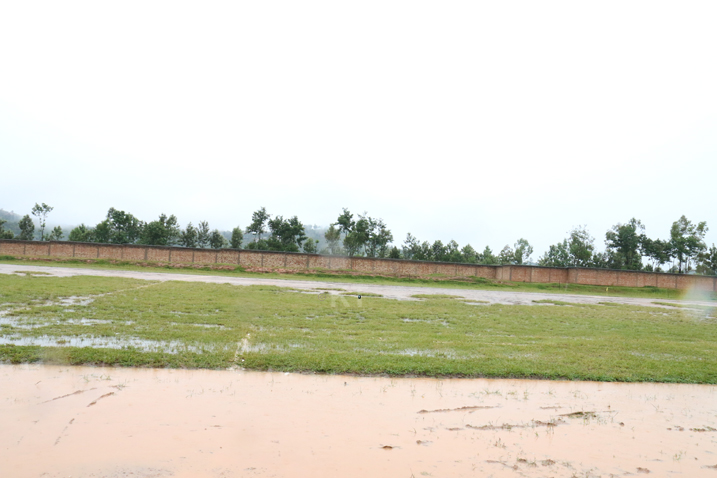 Mu nkengero z'ikibuga,aha ubusanzwe hicara abasimbura n'abatoza