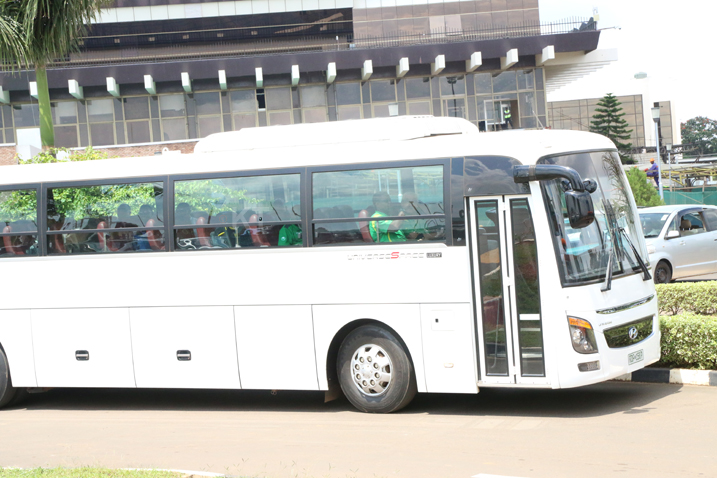 Imodoka yatwaye abatoza n'abayobozi b'iyi kipe