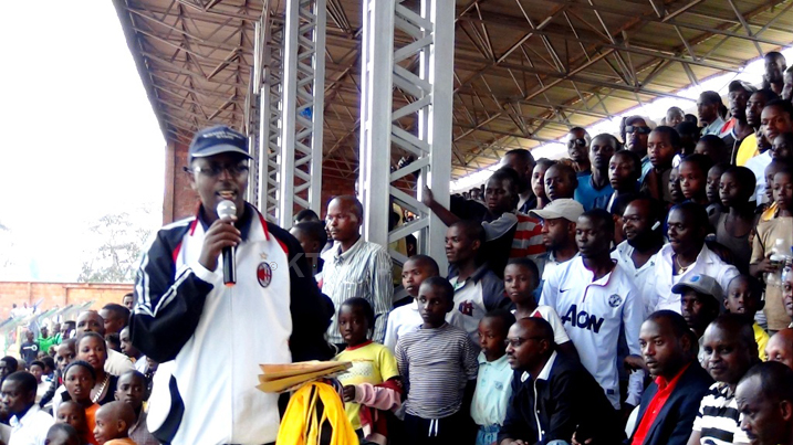 Gashugi asaba amakipe y'abatarabigize umwuga kuba yakwemera gufata ikipe ya AS Muhanga kugira ngo irusheho gukomera