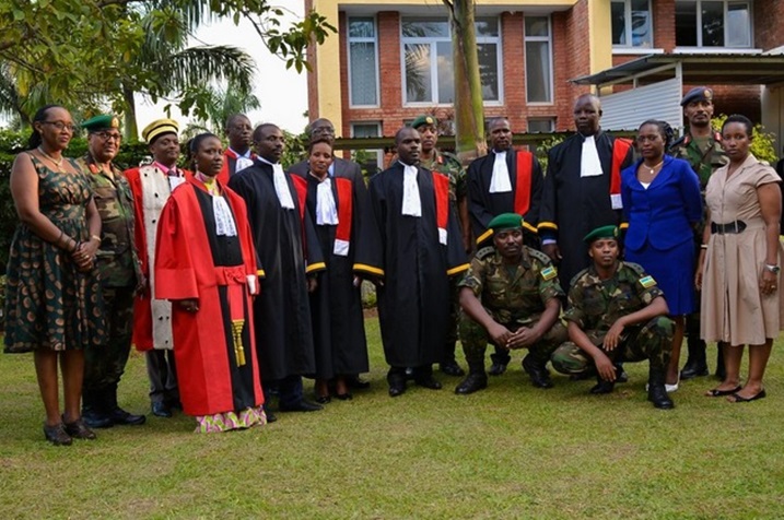 Minsiitiri Murekezi yakiriye indahiro z