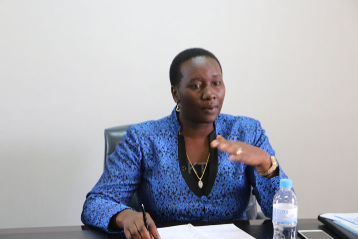 Minisitiri Uwacu Julienne asobanurira Sena Politike ya Siporo