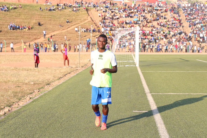 Manishimwe Djabel wari wabanje ku ntebe y'abasimbura, yagiyemo acungura Rayon Sports ku munota wa nyuma