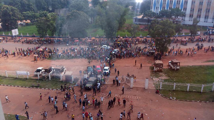 Mu mihanda ubwo abafana bajyaga kuri Stade