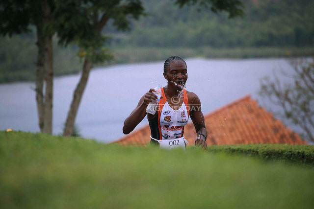 Uwineza Hanani wanikiye abandi bakobwa