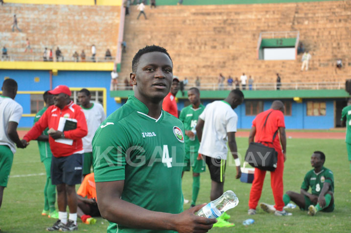 Victor Wanyama ukinira Southampton yo mu Bwongereza abona hakiri byinshi byo gukora ngo umupira w