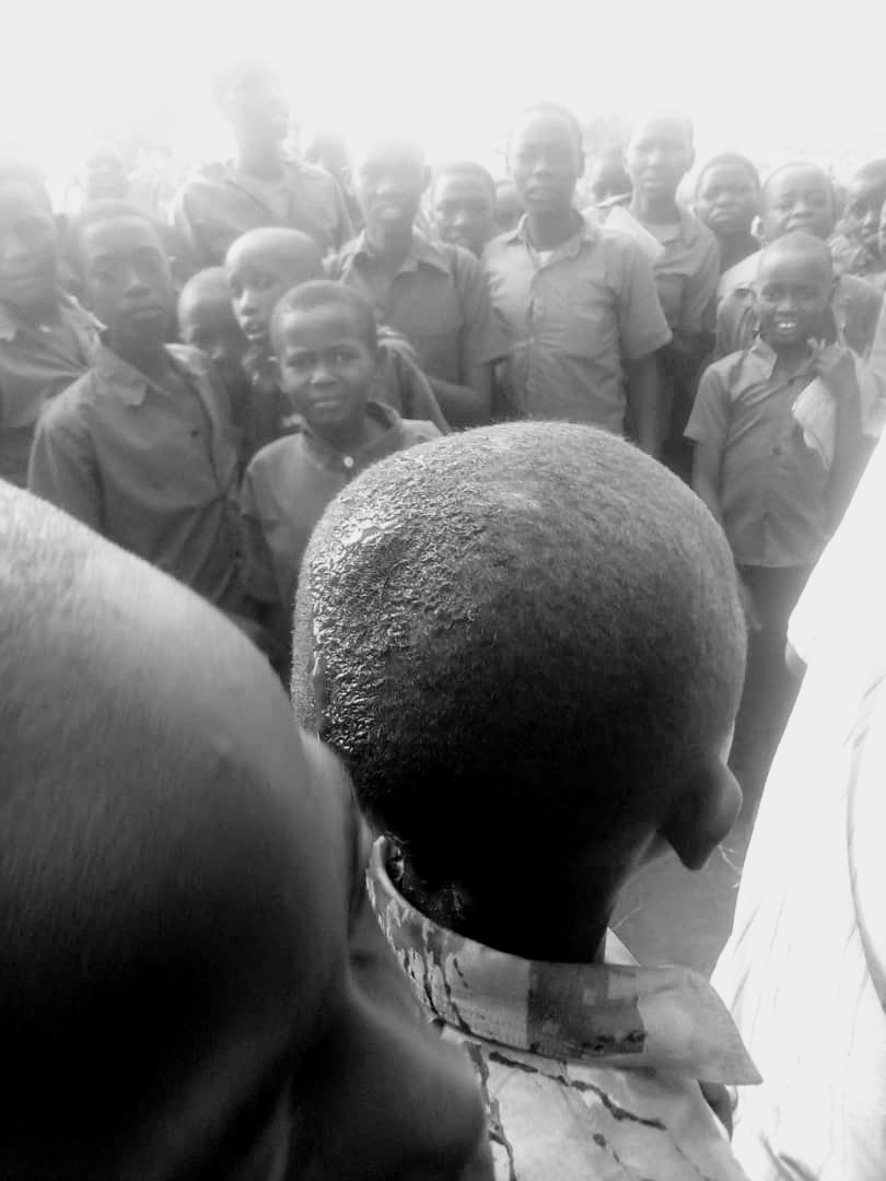 Bamwe mu bana bari mu ishuri bakomeretse