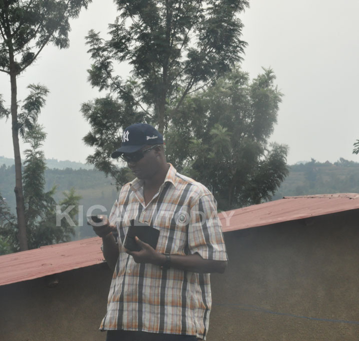 Paul Bitok,umutoza w'amakipe y'igihugu ya Volleyball nawe yari yaje kureba uko besurana