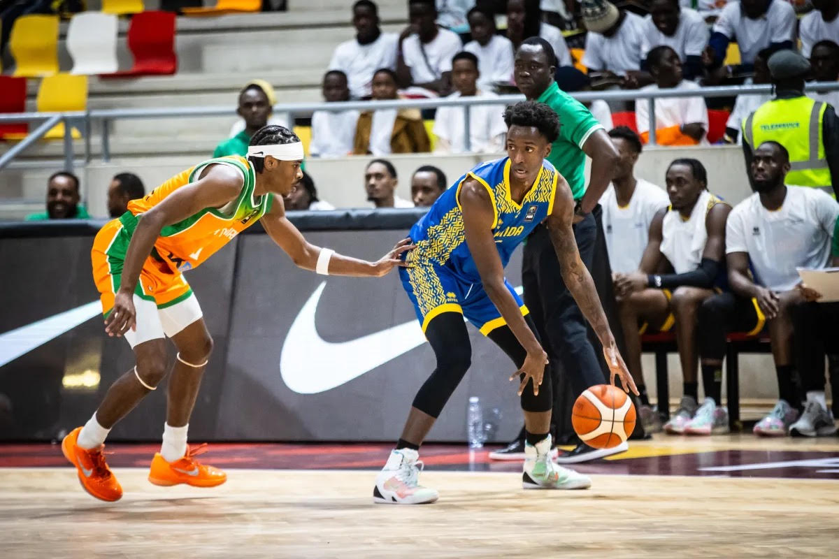 Ntore Habimana w'u Rwanda agenzura uko bagenzi be bahagaze