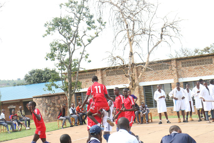 Ikipe ya College Christ Roi Nyanza mu byishimo byinshi nyuma yo gutsinda Petit Seminaire bahora bahanganye