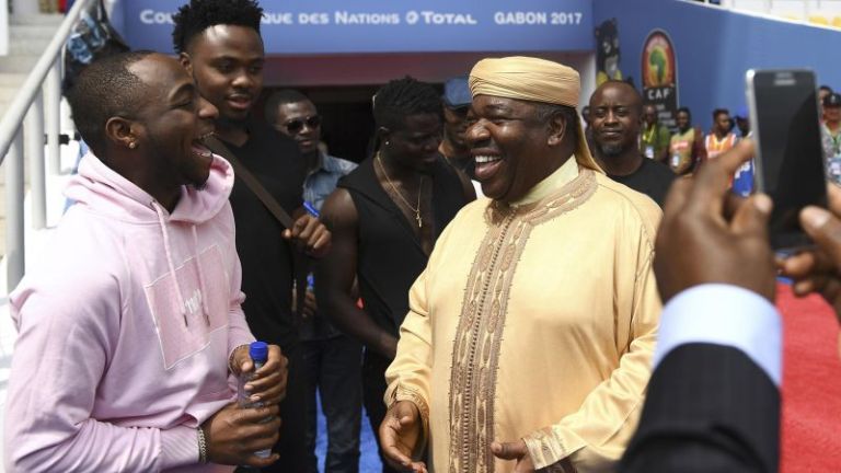 Umuririmbyi Davido yakwirwa na Perezida wa Gabon, Ali Bongo Ondimba