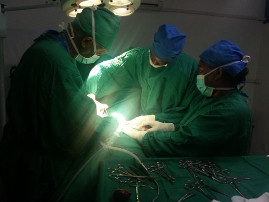 Dr. Tugilimana yatangiye gukora ubuvuzi bwo kubaga mu bitaro byo kwa Nyirinkwaya kuko yemeza ko ariho hari ibikoresho bihagije.