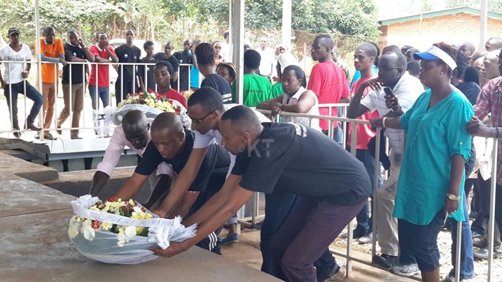 Bunamiye abashyinguye muri uru rwibutso.