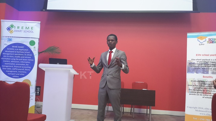 Rutagengwa Gabiro Hervé agaragaza ikoranabuhanga rizafasha abahinzi kwagura imishinga.