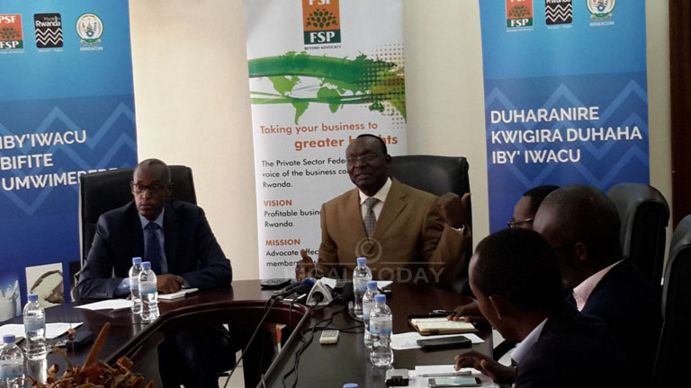 Ministiri Kanimba na Steven Ruzibiza wo muri PSF, bagiranye ikiganiro n'abanyamakuru ku bijyanye na Made in Rwanda