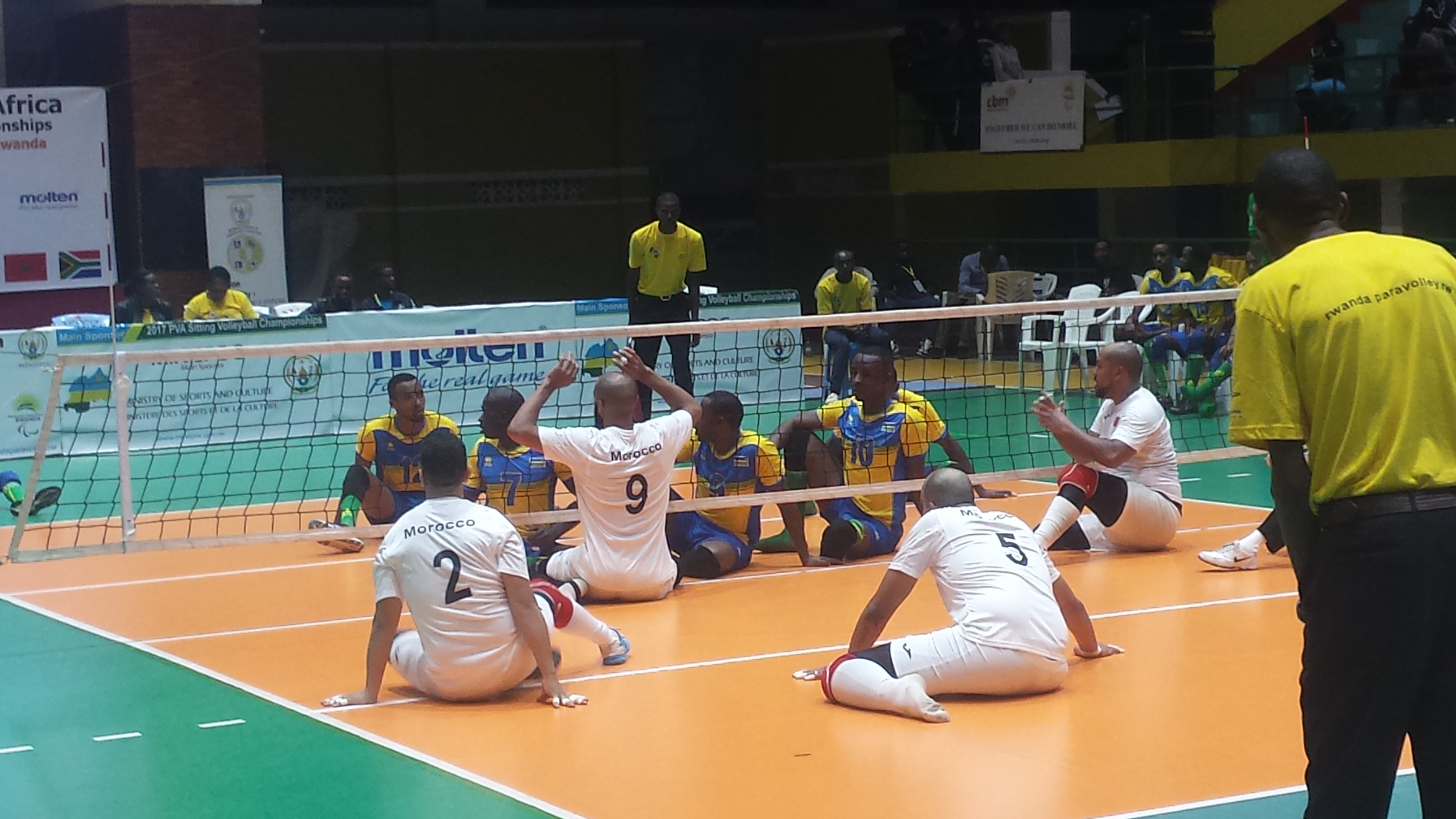 Aya makipe yombi asanzwe ahanganye ku rutonde rw'uko ibihugu bikurikiranye ku isi