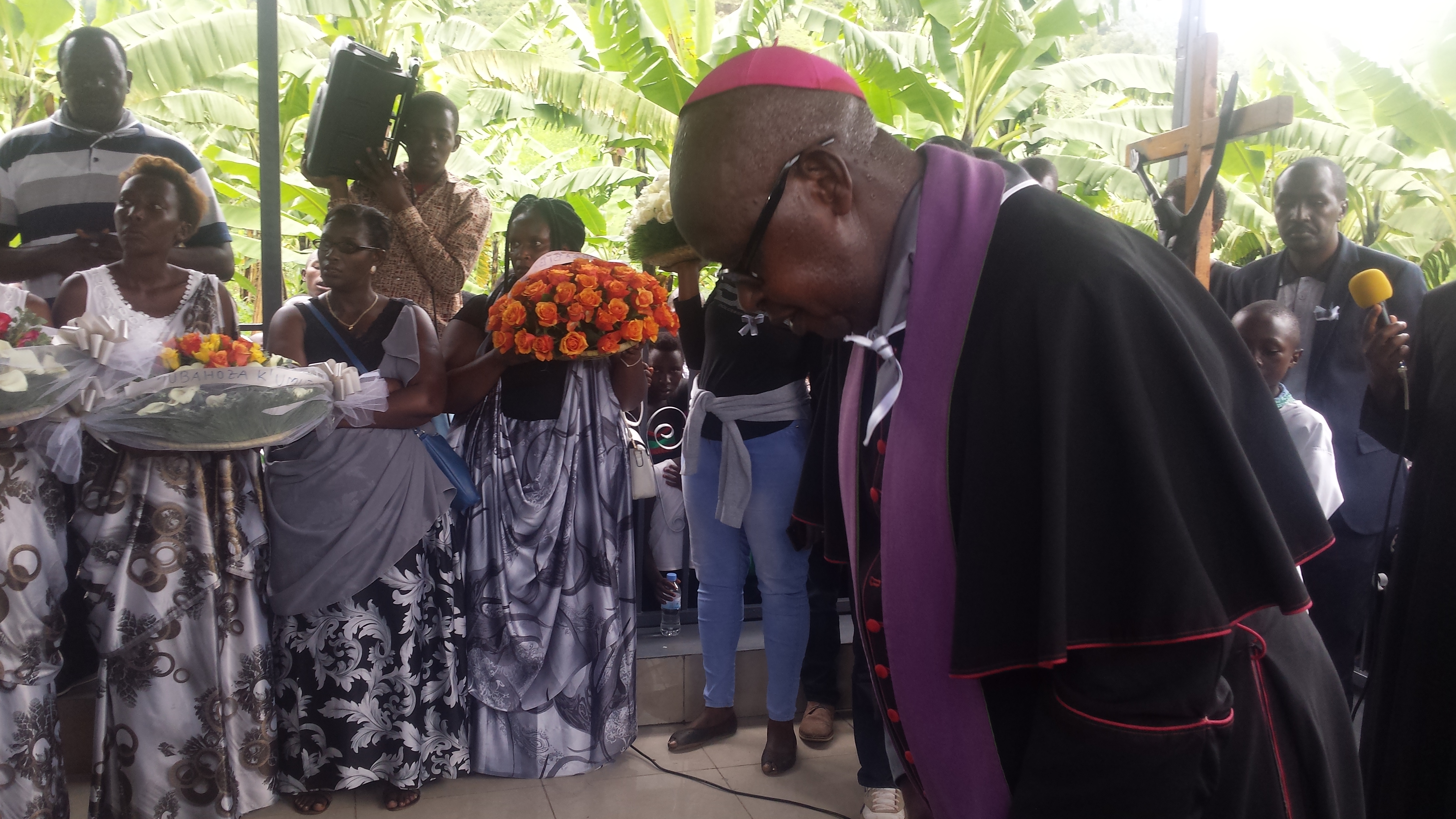 Musenyeri Nzakamwita akangurira abagize uruhare mu bwicanyi bw