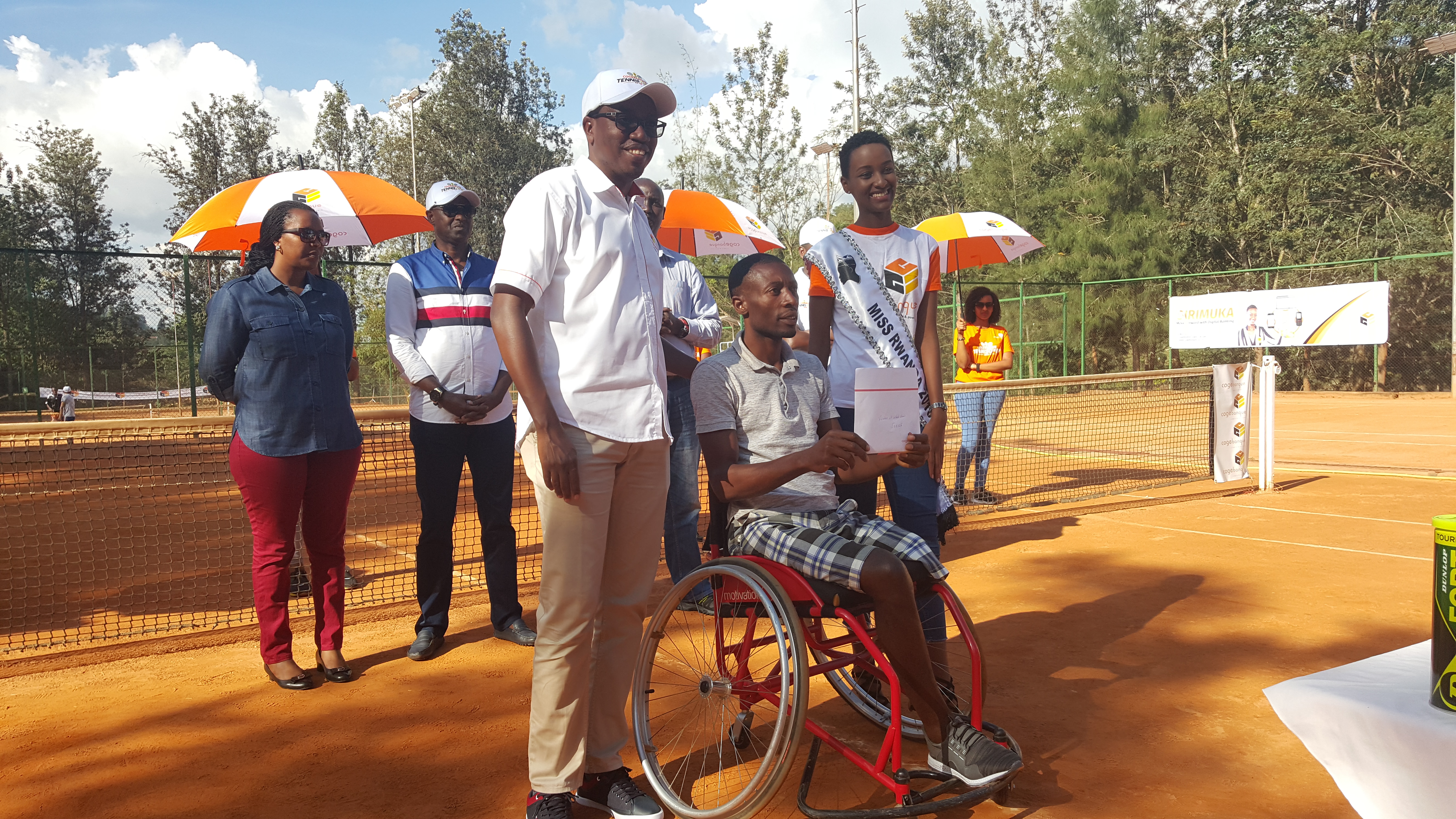 Ndayishimiye Ernest ashyikirizwa ibihembo