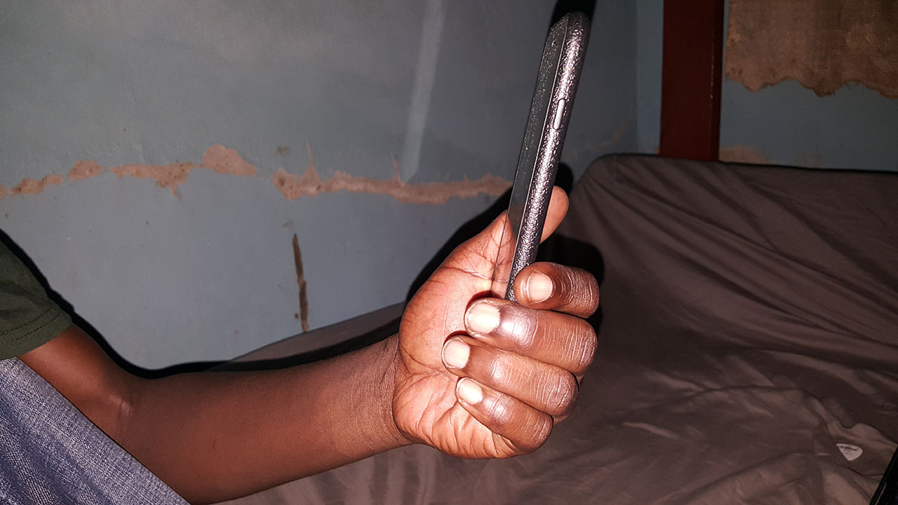 Abagabo ngo bahugira muri aya mafirime, ibyo babonye bagashaka kubikoresha abagore babo bigateza umwiryane