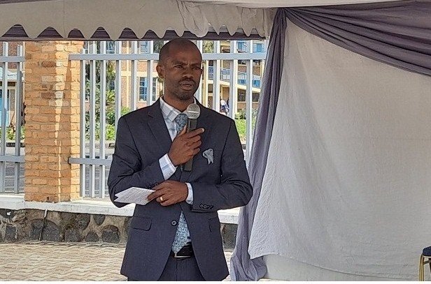 Niyibizi aganiriza abitabiriye ibikorwa byo kwibuka abagore n'abana