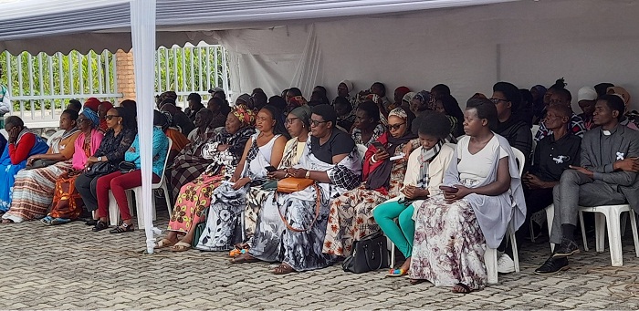 Bitabiriye ari benshi kwibuka abagore n'abana bishwe muri Jenoside 