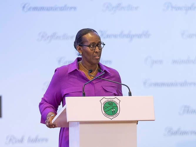 Madamu Jeannette Kagame yasabye abasoje ayisumbuye kubyaza ubusaruro ubumenyi bahawe