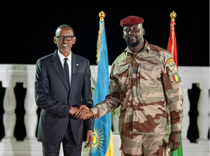 Perezida Kagame yagiranye ibiganiro na Col. Mamadi Doumbouya ubwo yasuraga Guinea-Conakry