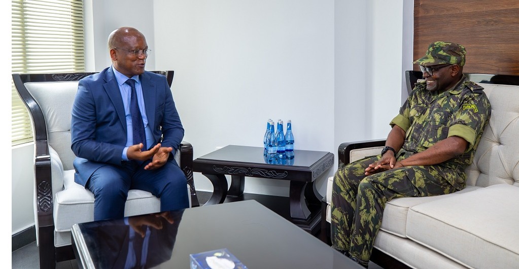 Minisitiri Marizamunda aganira n