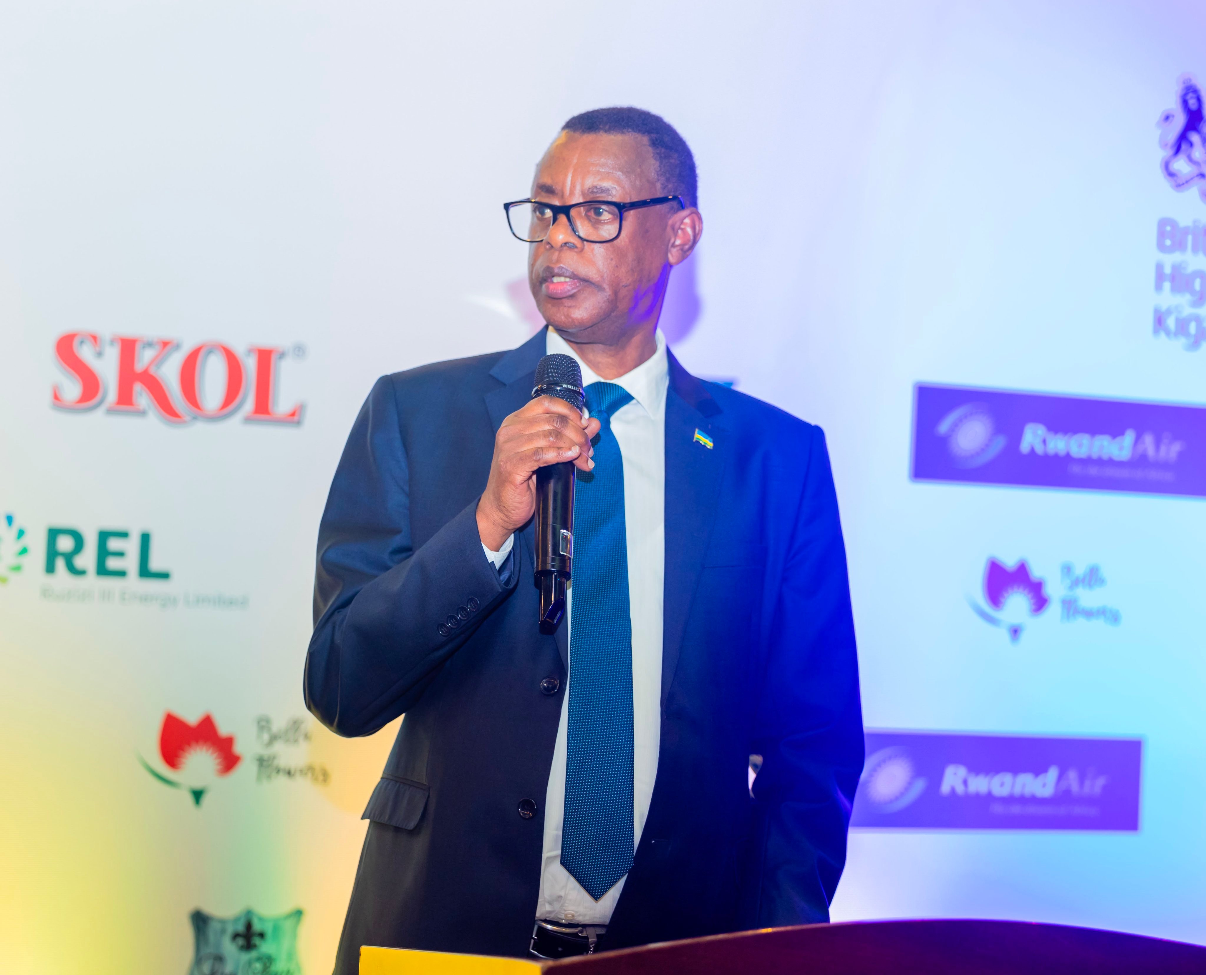 Minisitiri Kabarebe yashimye ubufatanye bwiza buranga u Rwanda n'u Bwongereza