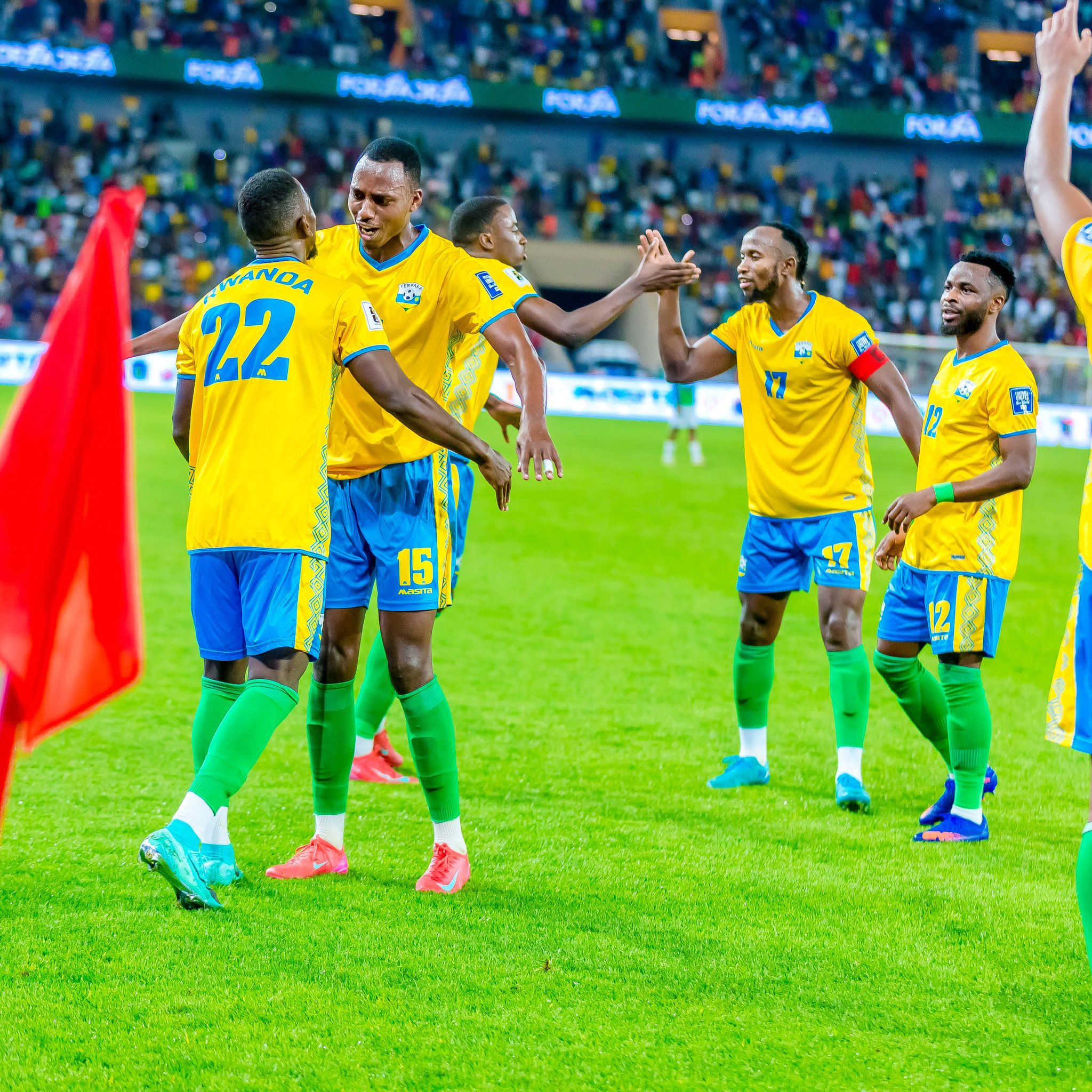 Abakinnyi bashimira Jojea Kwizera watsinze igitego