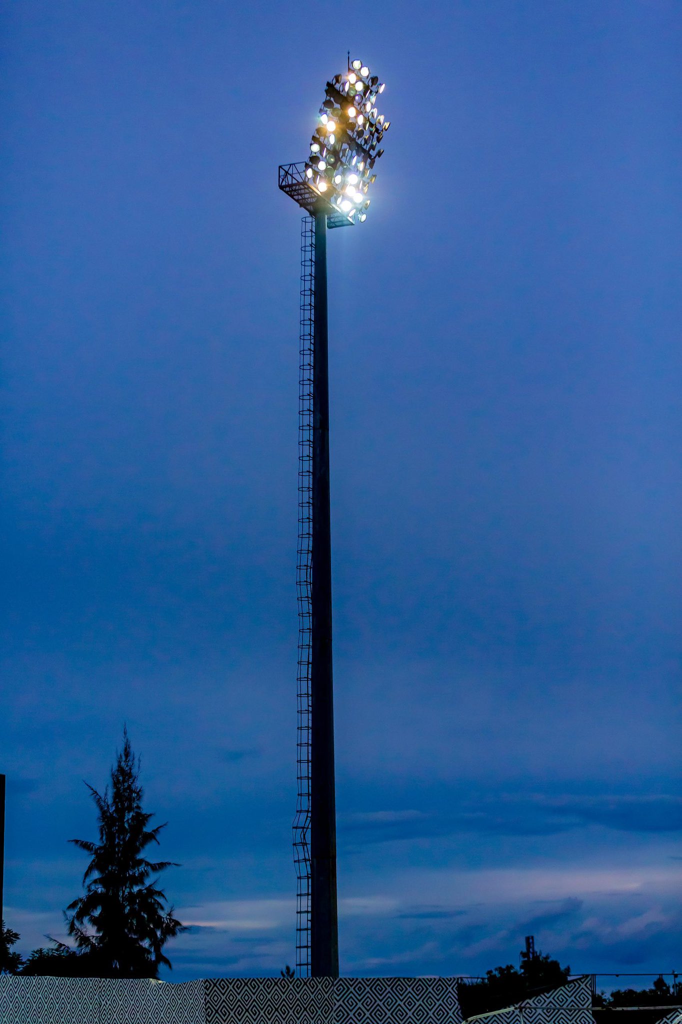 Umukino wa Mukura VS na Rayon Sports wasubitswe kubera amatara yazimye