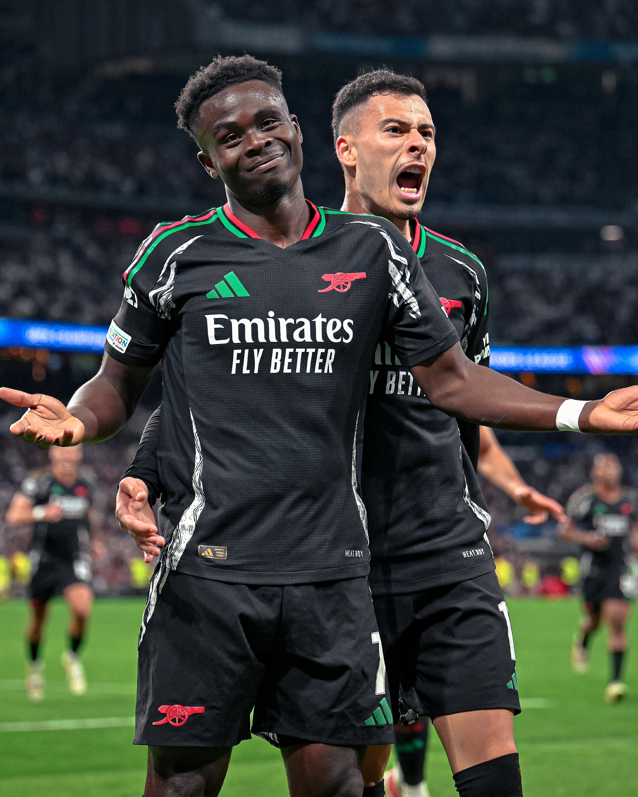 Bukayo Saka yishimira igitego 